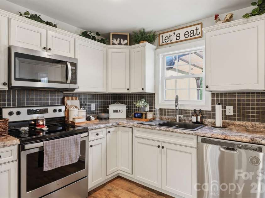120 Walnut Lane, Taylorsville, NC 28681.  MLS# CAR4374976, YatesRealty ID 19270. 