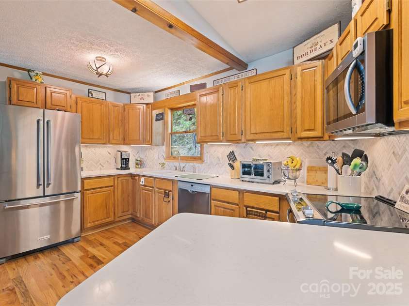 724 Pless Underwood Road, Maggie Valley, NC 28751.  MLS# CAR4268865, YatesRealty ID 19270. Kitchen