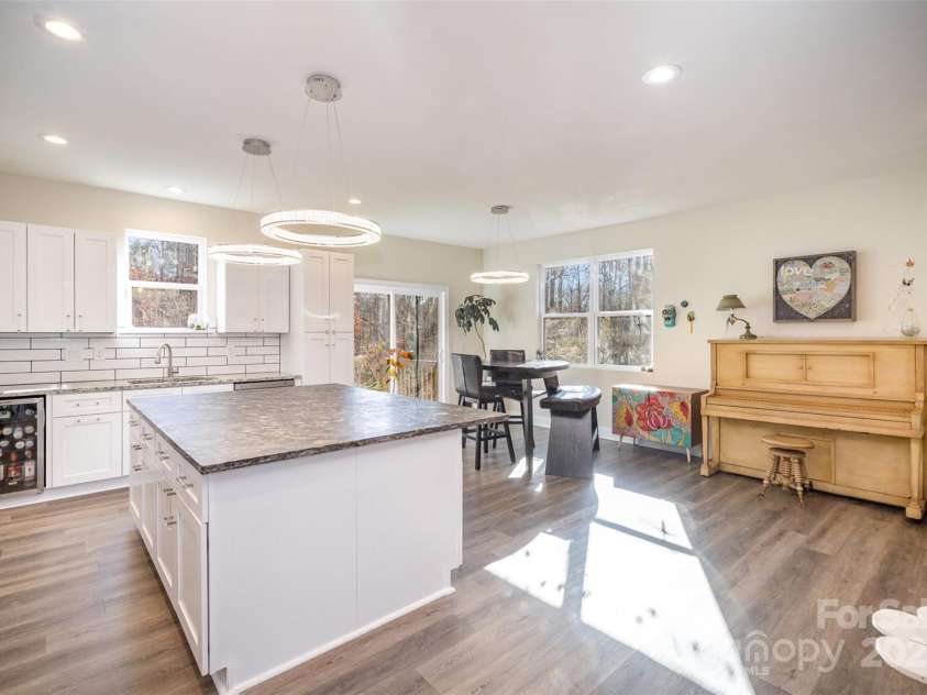 10221 Hanging Moss Trail, Mint Hill, NC 28227.  MLS# CAR4206721, YatesRealty ID 19271. 