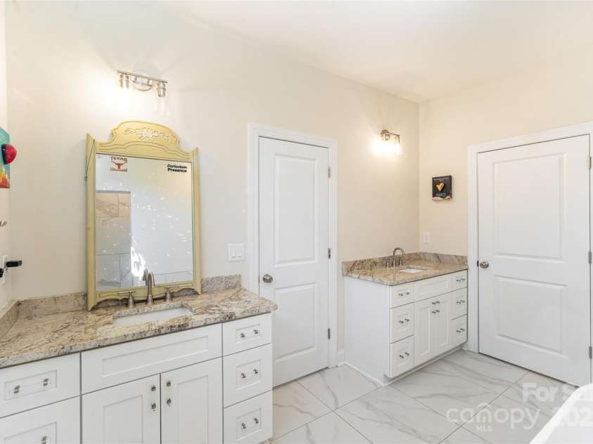 10221 Hanging Moss Trail, Mint Hill, NC 28227.  MLS# CAR4206721, YatesRealty ID 19271. 