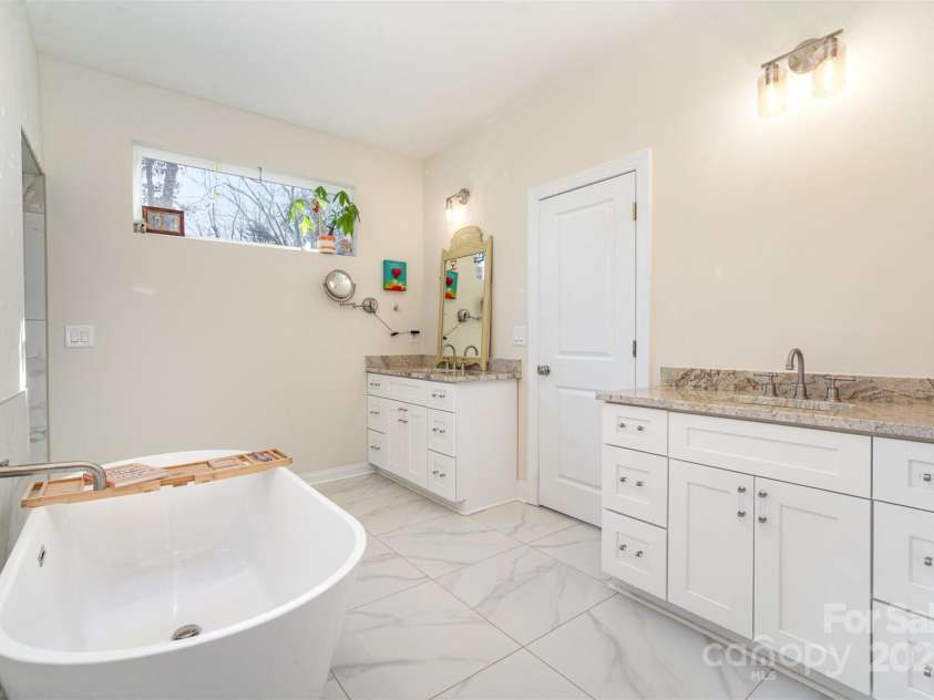 10221 Hanging Moss Trail, Mint Hill, NC 28227.  MLS# CAR4206721, YatesRealty ID 19271. 