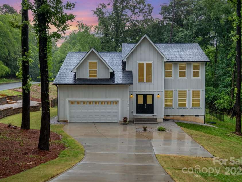 10221 Hanging Moss Trail, Mint Hill, NC 28227.  MLS# CAR4206721, YatesRealty ID 19271. 