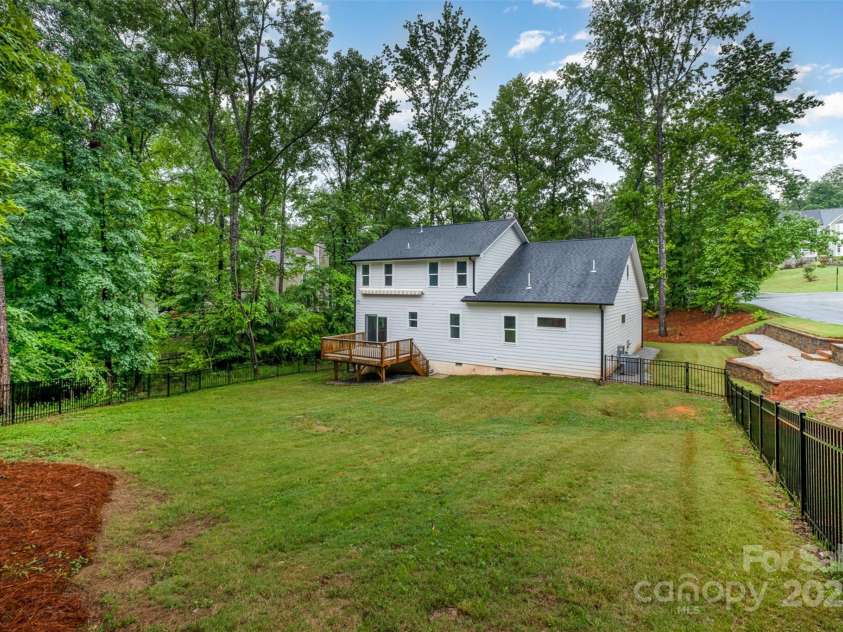 10221 Hanging Moss Trail, Mint Hill, NC 28227.  MLS# CAR4206721, YatesRealty ID 19271. 