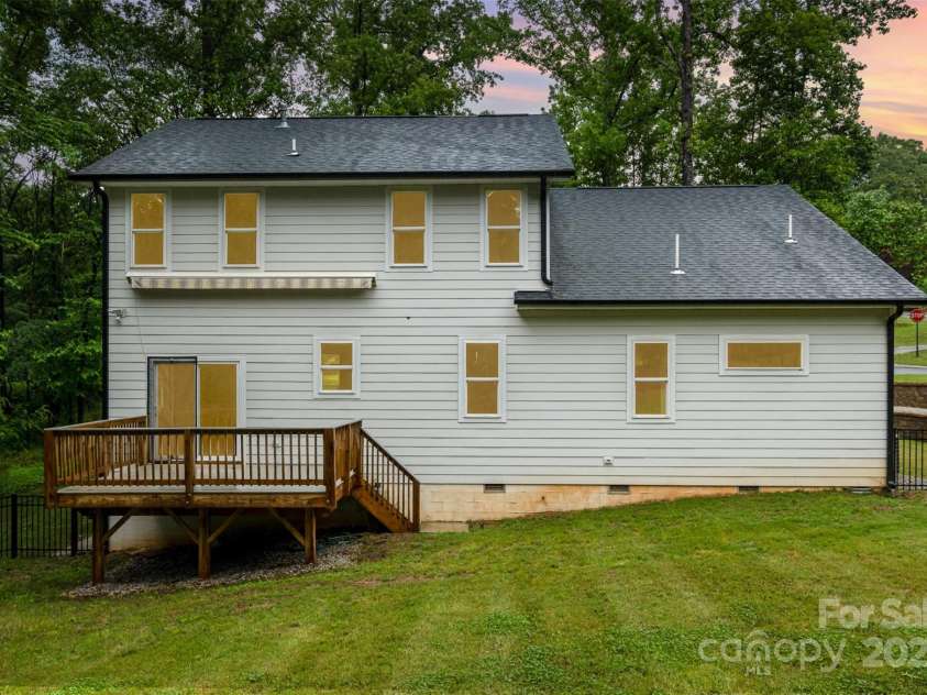 10221 Hanging Moss Trail, Mint Hill, NC 28227.  MLS# CAR4206721, YatesRealty ID 19271. 