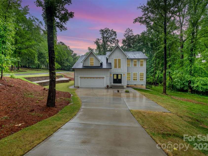 10221 Hanging Moss Trail, Mint Hill, NC 28227.  MLS# CAR4206721, YatesRealty ID 19271. 