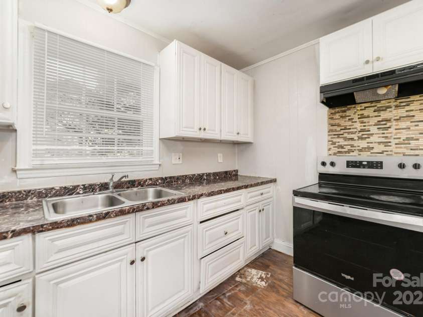 9926 Rockmeadow Drive, Charlotte, NC 28216.  MLS# CAR4328485, YatesRealty ID 19272. 