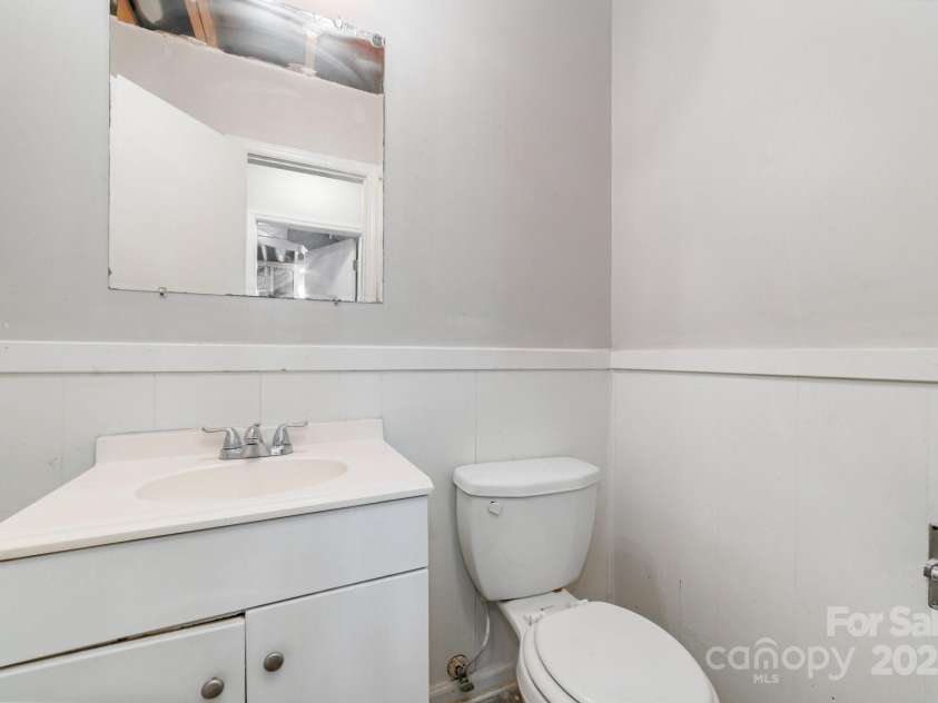 9926 Rockmeadow Drive, Charlotte, NC 28216.  MLS# CAR4328485, YatesRealty ID 19272. 