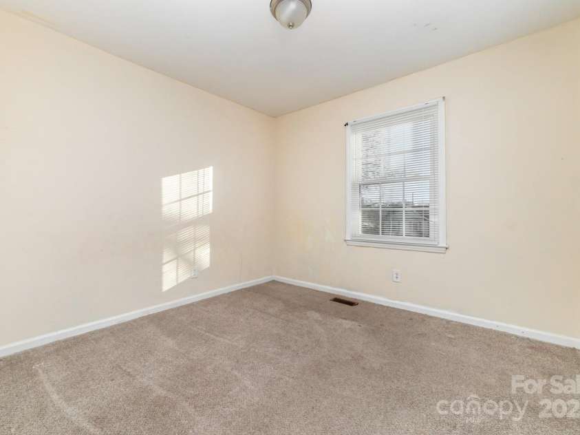 9926 Rockmeadow Drive, Charlotte, NC 28216.  MLS# CAR4328485, YatesRealty ID 19272. 