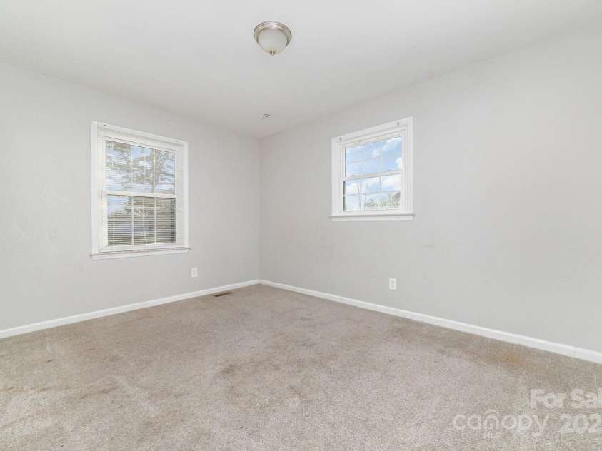 9926 Rockmeadow Drive, Charlotte, NC 28216.  MLS# CAR4328485, YatesRealty ID 19272. 