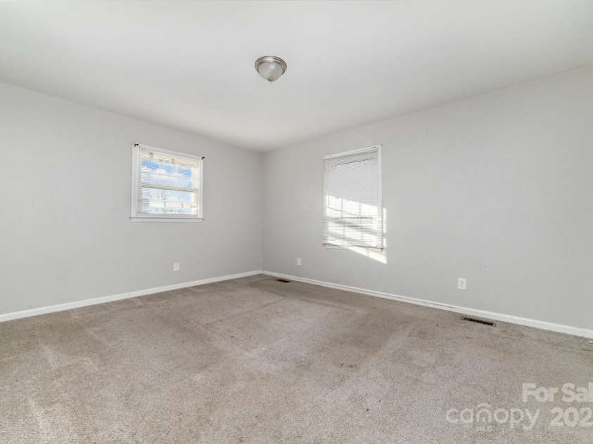 9926 Rockmeadow Drive, Charlotte, NC 28216.  MLS# CAR4328485, YatesRealty ID 19272. 