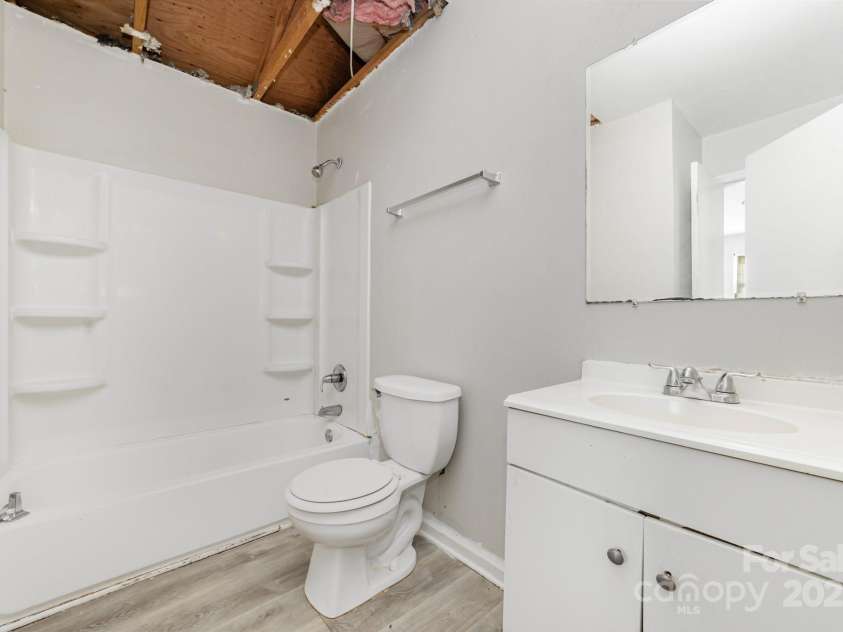 9926 Rockmeadow Drive, Charlotte, NC 28216.  MLS# CAR4328485, YatesRealty ID 19272. 