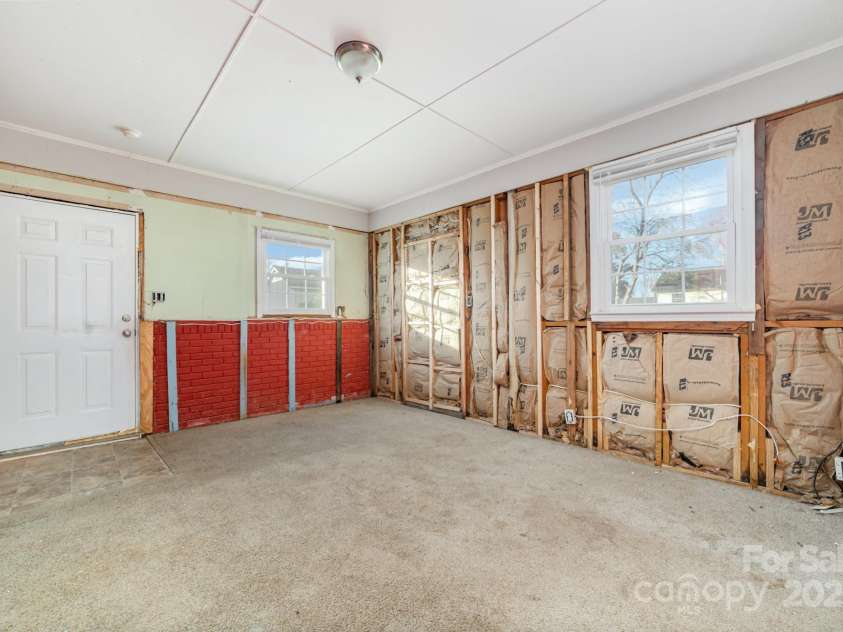 9926 Rockmeadow Drive, Charlotte, NC 28216.  MLS# CAR4328485, YatesRealty ID 19272. 