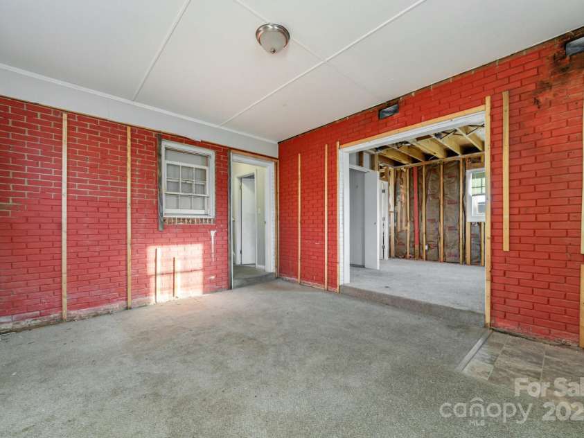 9926 Rockmeadow Drive, Charlotte, NC 28216.  MLS# CAR4328485, YatesRealty ID 19272. 