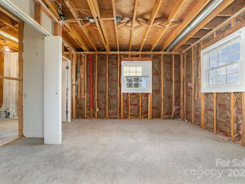 9926 Rockmeadow Drive, Charlotte, NC 28216.  MLS# CAR4328485, YatesRealty ID 19272. 