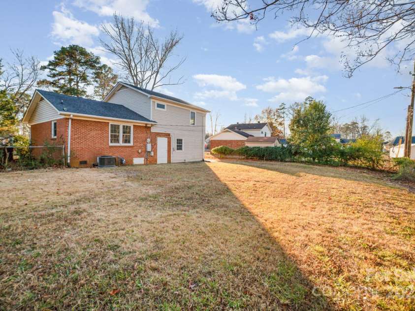 9926 Rockmeadow Drive, Charlotte, NC 28216.  MLS# CAR4328485, YatesRealty ID 19272. 