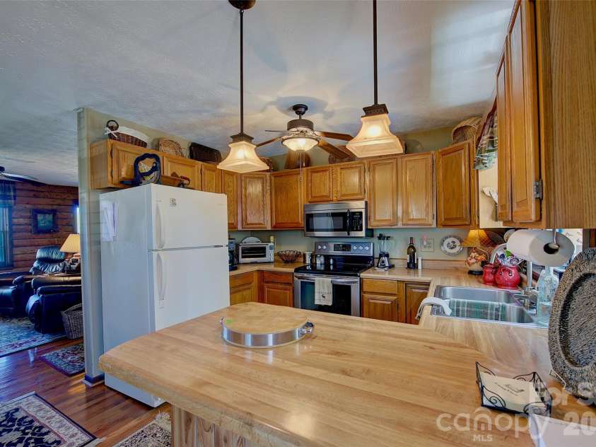 551 Carvers Knob Road, Spruce Pine, NC 28777.  MLS# CAR4374255, YatesRealty ID 19273. 