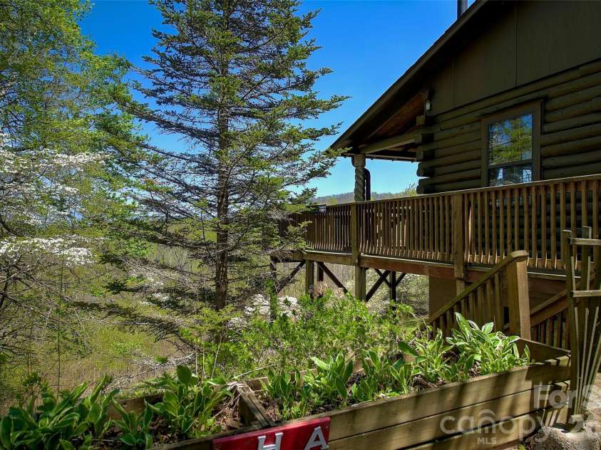 551 Carvers Knob Road, Spruce Pine, NC 28777.  MLS# CAR4374255, YatesRealty ID 19273. 