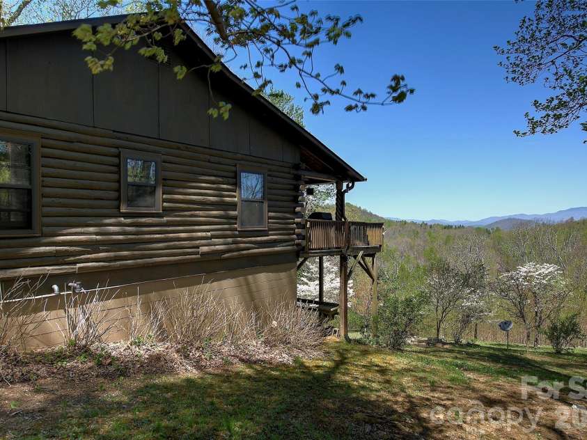 551 Carvers Knob Road, Spruce Pine, NC 28777.  MLS# CAR4374255, YatesRealty ID 19273. 