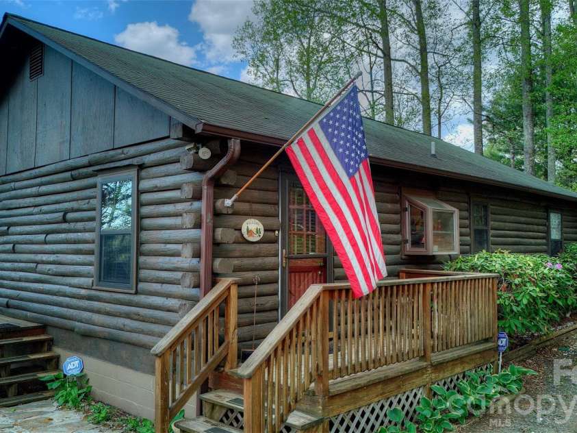 551 Carvers Knob Road, Spruce Pine, NC 28777.  MLS# CAR4374255, YatesRealty ID 19273. 