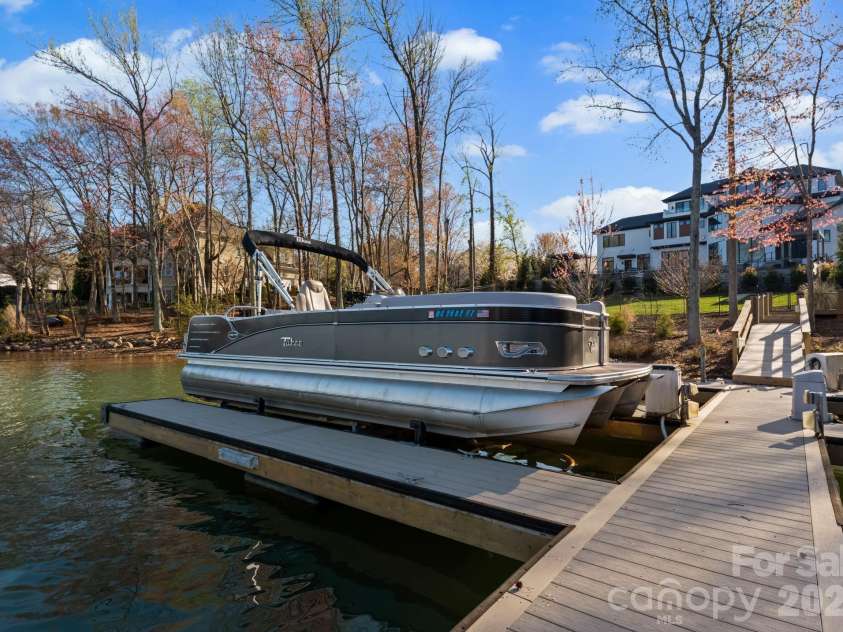 201 Cape Cod Way, Mooresville, NC 28117.  MLS# CAR4358781, YatesRealty ID 19274. 