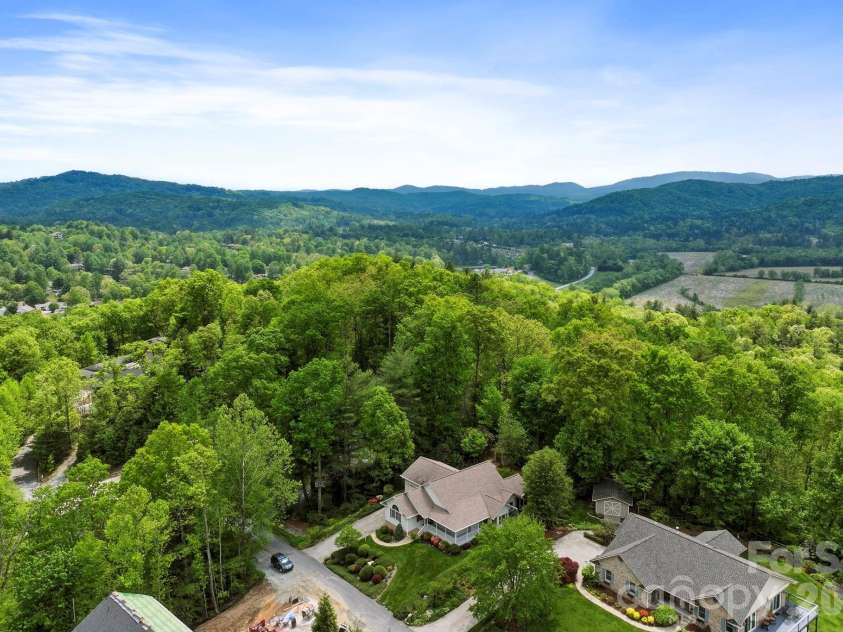 310 Windy Knoll Drive, Hendersonville, NC 28739.  MLS# CAR4374376, YatesRealty ID 19275. 