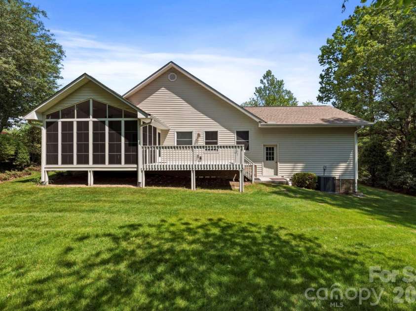 310 Windy Knoll Drive, Hendersonville, NC 28739.  MLS# CAR4374376, YatesRealty ID 19275. 