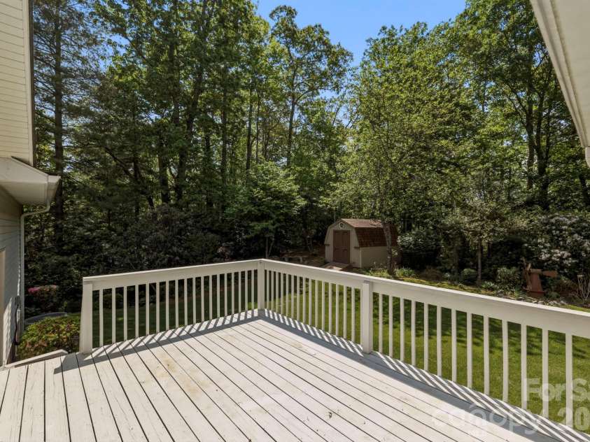 310 Windy Knoll Drive, Hendersonville, NC 28739.  MLS# CAR4374376, YatesRealty ID 19275. 