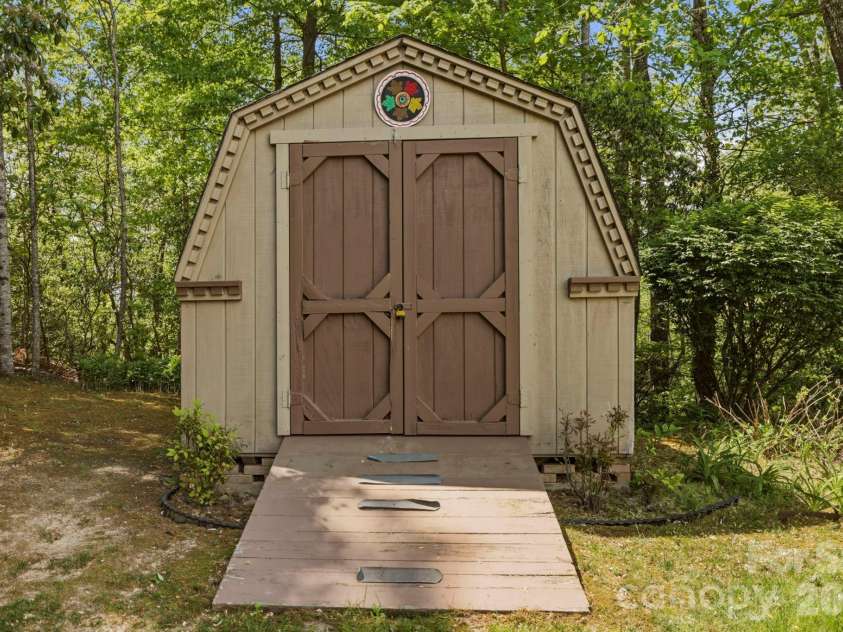 310 Windy Knoll Drive, Hendersonville, NC 28739.  MLS# CAR4374376, YatesRealty ID 19275. 