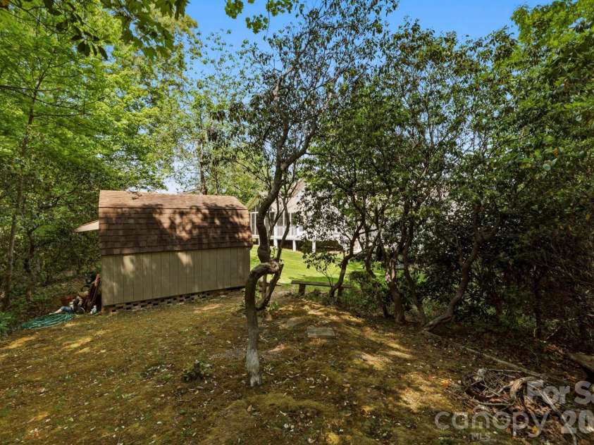 310 Windy Knoll Drive, Hendersonville, NC 28739.  MLS# CAR4374376, YatesRealty ID 19275. 