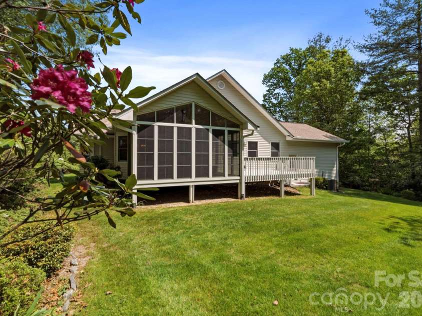 310 Windy Knoll Drive, Hendersonville, NC 28739.  MLS# CAR4374376, YatesRealty ID 19275. 