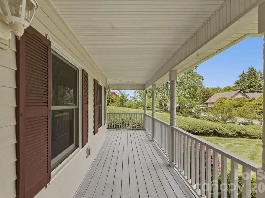 310 Windy Knoll Drive, Hendersonville, NC 28739.  MLS# CAR4374376, YatesRealty ID 19275. 