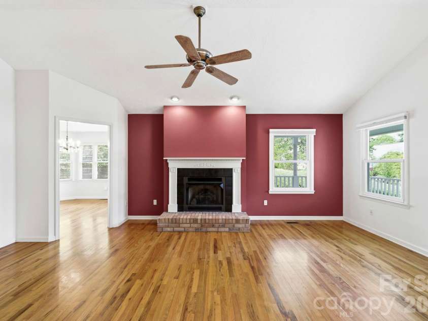 310 Windy Knoll Drive, Hendersonville, NC 28739.  MLS# CAR4374376, YatesRealty ID 19275. 
