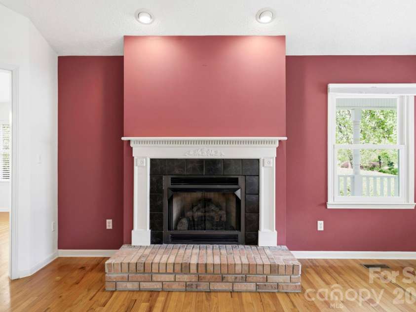 310 Windy Knoll Drive, Hendersonville, NC 28739.  MLS# CAR4374376, YatesRealty ID 19275. 
