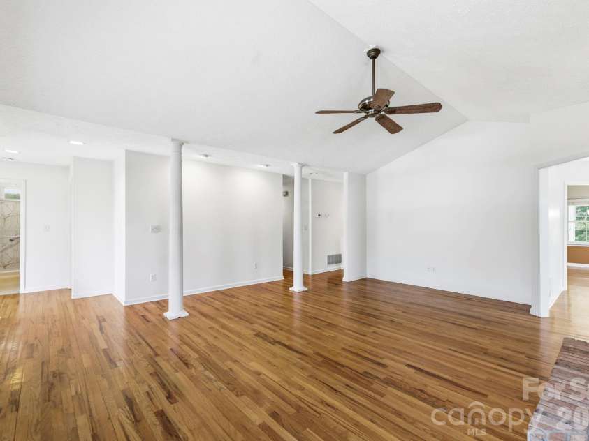 310 Windy Knoll Drive, Hendersonville, NC 28739.  MLS# CAR4374376, YatesRealty ID 19275. 