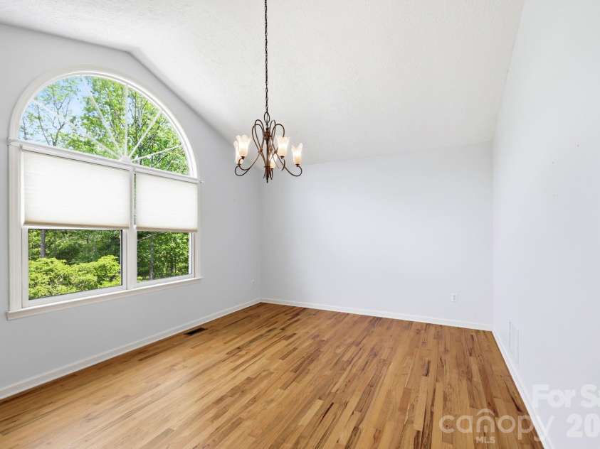 310 Windy Knoll Drive, Hendersonville, NC 28739.  MLS# CAR4374376, YatesRealty ID 19275. 