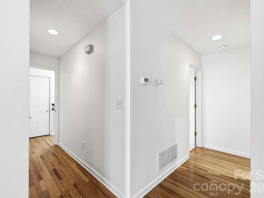 310 Windy Knoll Drive, Hendersonville, NC 28739.  MLS# CAR4374376, YatesRealty ID 19275. 