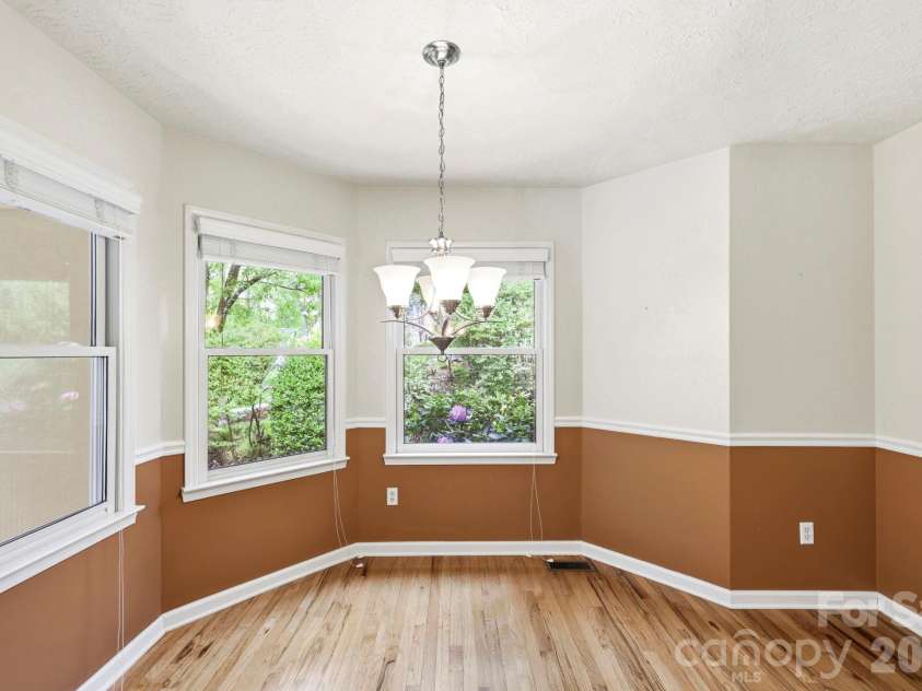 310 Windy Knoll Drive, Hendersonville, NC 28739.  MLS# CAR4374376, YatesRealty ID 19275. 