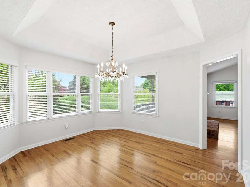 310 Windy Knoll Drive, Hendersonville, NC 28739.  MLS# CAR4374376, YatesRealty ID 19275. 