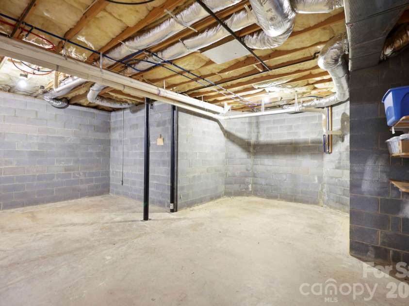 310 Windy Knoll Drive, Hendersonville, NC 28739.  MLS# CAR4374376, YatesRealty ID 19275. 