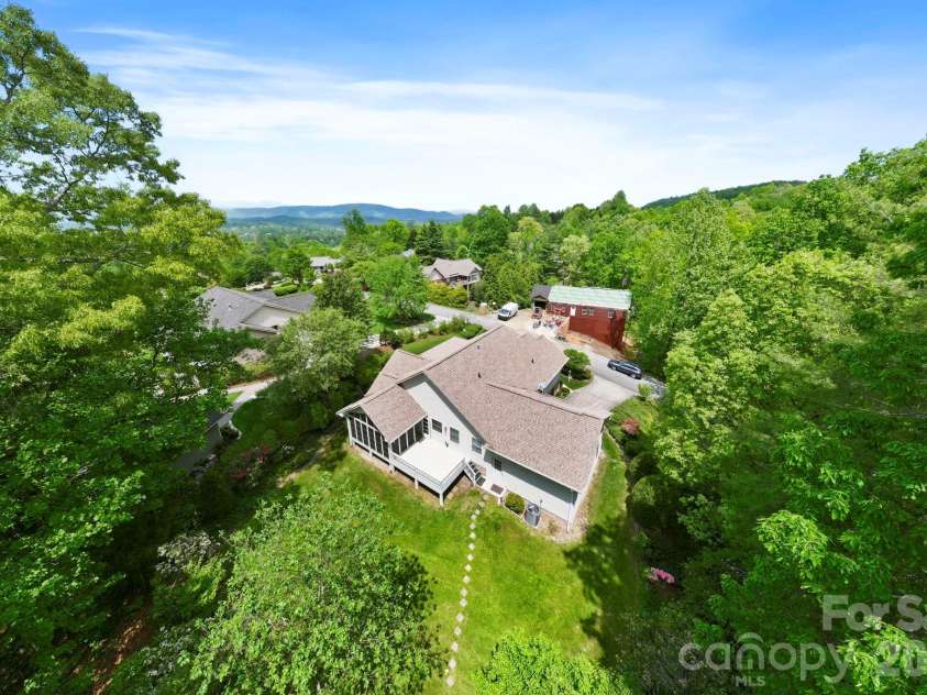 310 Windy Knoll Drive, Hendersonville, NC 28739.  MLS# CAR4374376, YatesRealty ID 19275. 