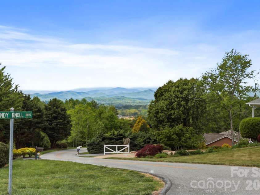 310 Windy Knoll Drive, Hendersonville, NC 28739.  MLS# CAR4374376, YatesRealty ID 19275. 