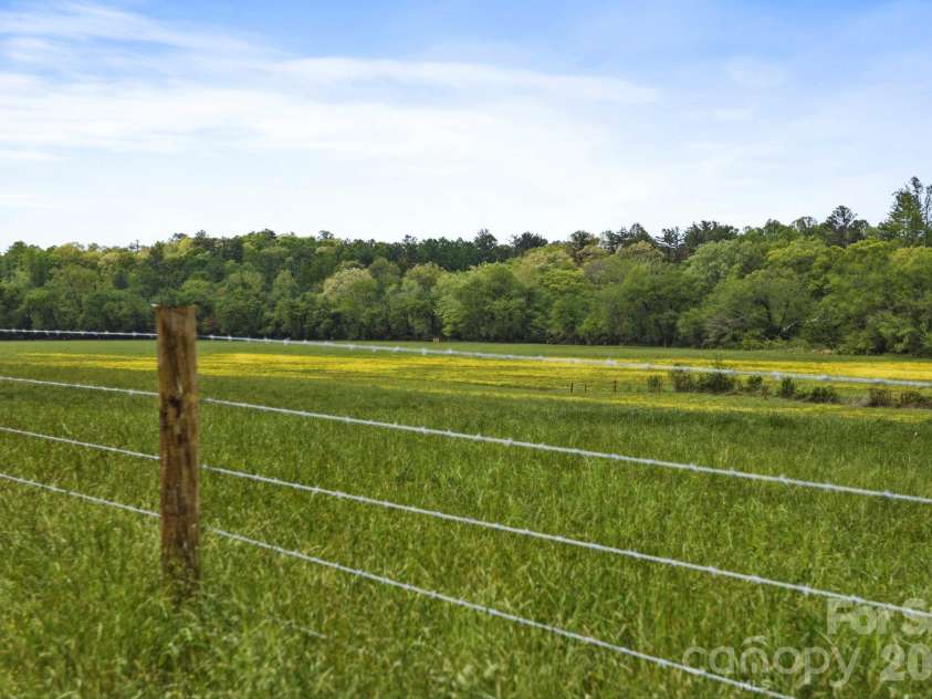 310 Windy Knoll Drive, Hendersonville, NC 28739.  MLS# CAR4374376, YatesRealty ID 19275. 