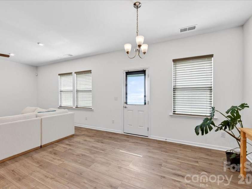 11119 Glasden Road, Charlotte, NC 28278.  MLS# CAR4395906, YatesRealty ID 19277. Dining area