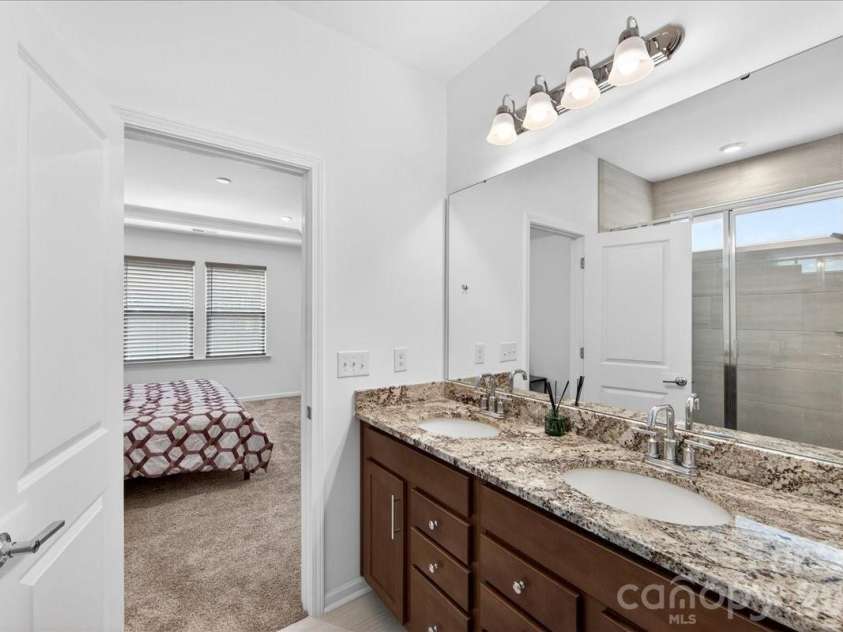 11119 Glasden Road, Charlotte, NC 28278.  MLS# CAR4395906, YatesRealty ID 19277. Ensuite bath