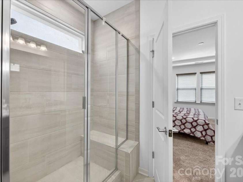 11119 Glasden Road, Charlotte, NC 28278.  MLS# CAR4395906, YatesRealty ID 19277. Ensuite bath