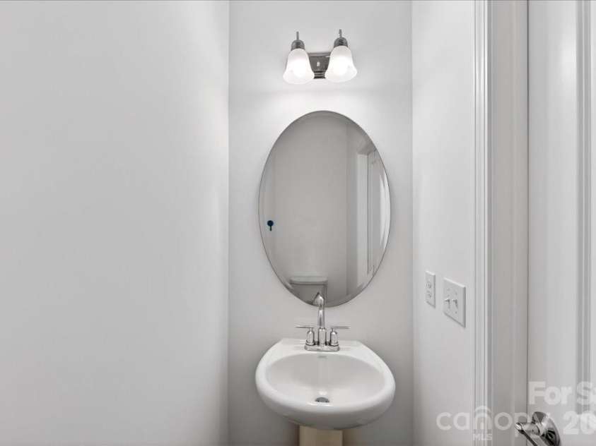 11119 Glasden Road, Charlotte, NC 28278.  MLS# CAR4395906, YatesRealty ID 19277. Hall bath