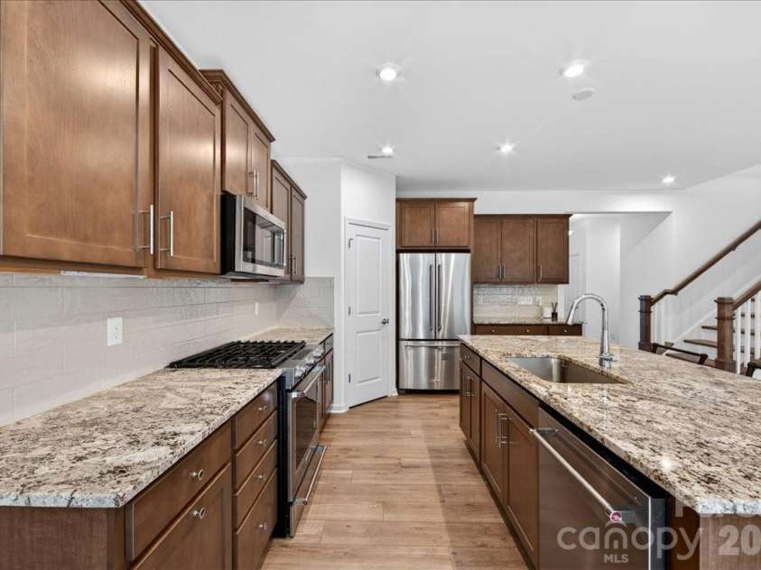 11119 Glasden Road, Charlotte, NC 28278.  MLS# CAR4395906, YatesRealty ID 19277. Kitchen
