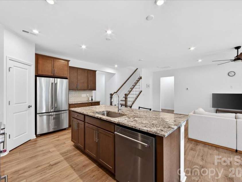 11119 Glasden Road, Charlotte, NC 28278.  MLS# CAR4395906, YatesRealty ID 19277. Kitchen
