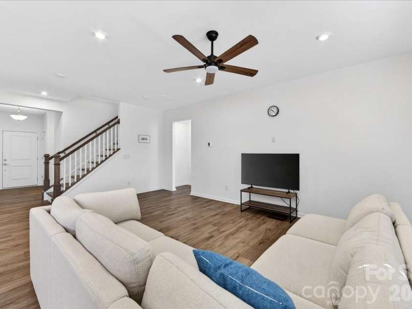 11119 Glasden Road, Charlotte, NC 28278.  MLS# CAR4395906, YatesRealty ID 19277. Living room