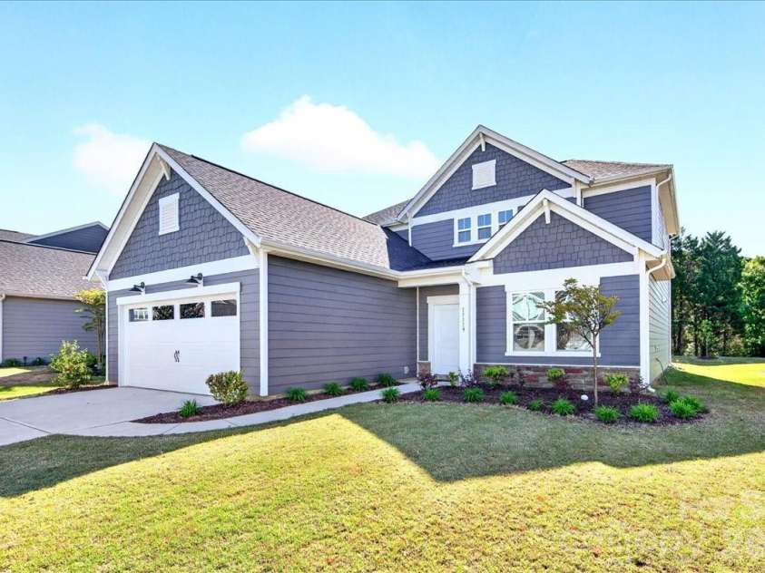 11119 Glasden Road, Charlotte, NC 28278.  MLS# CAR4395906, YatesRealty ID 19277. Welcome home